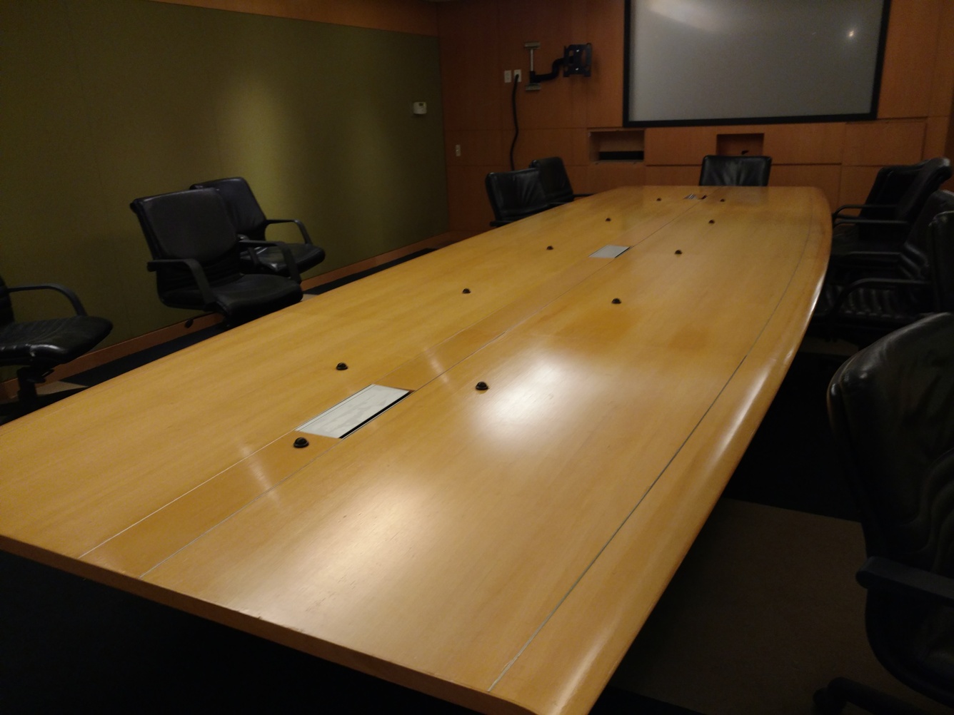 T9575 - Neinkamper Meeting Table