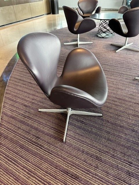R6572 - Fritz Hansen Swan Lounge Chair