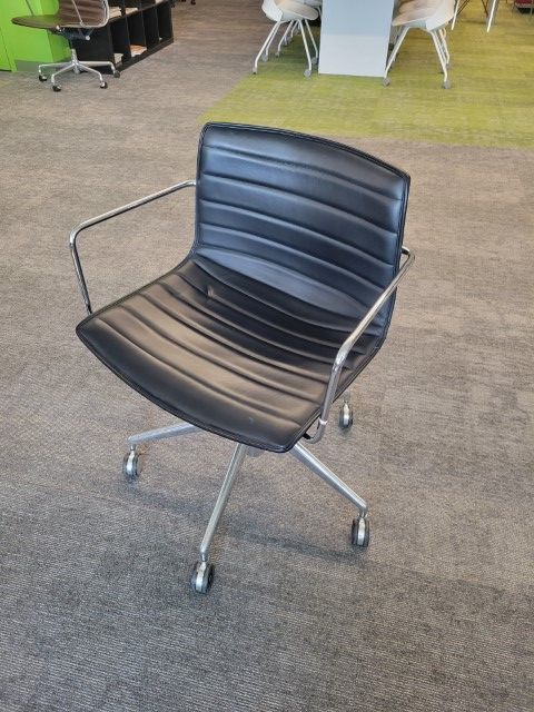 R6341 - Gordon International Conference Chairs