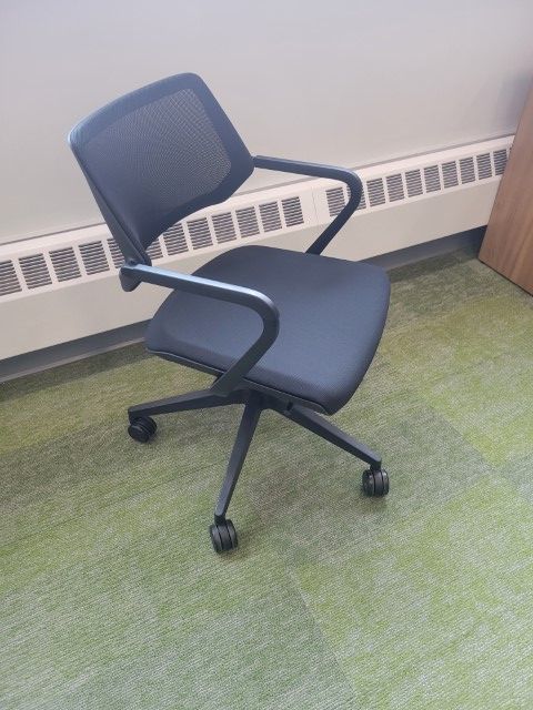 C61773 - Steelcase QiVi Chairs