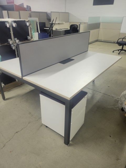 B6016 - Herman Miller Benching Stations