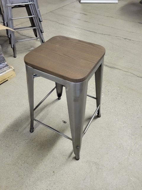 CD6068 - Metal Stools