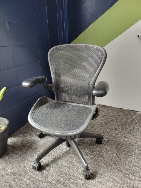 C61735 - Herman Miller Aeron Chairs