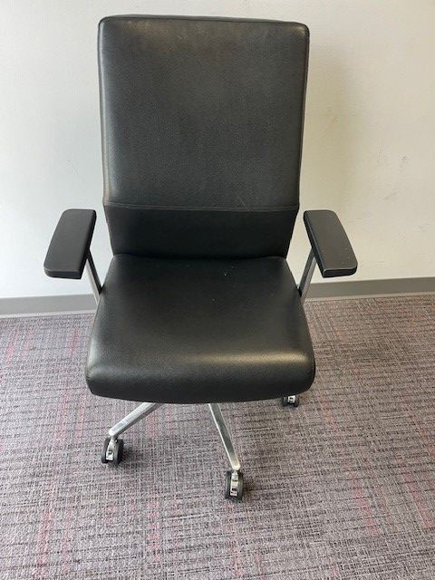 C61952 - Steelcase Siento Chairs