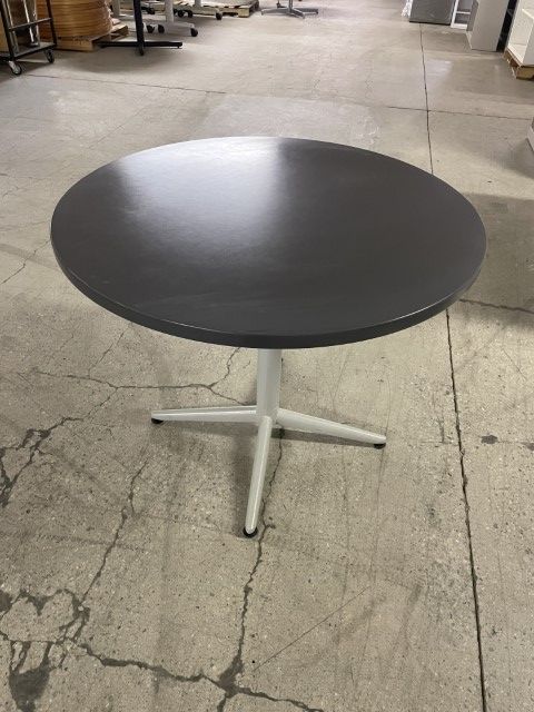 T12299 - 36" Laminate Round Tables