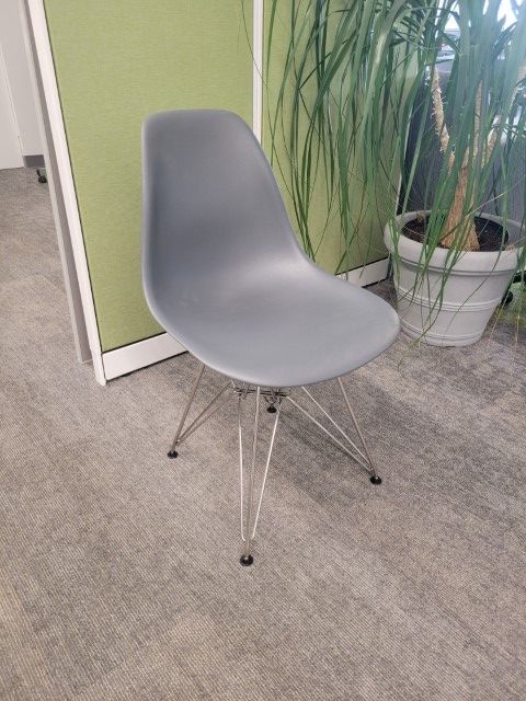 C61799 - Herman Miller Eames Side Chairs