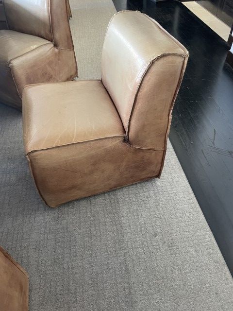 R6336 - Mobile Leather Club Chairs