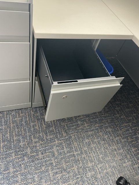 F6317 - Steelcase F/F Pedestals