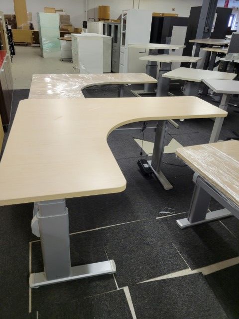 D12187 - Sit-Stand Corner Worksurfaces