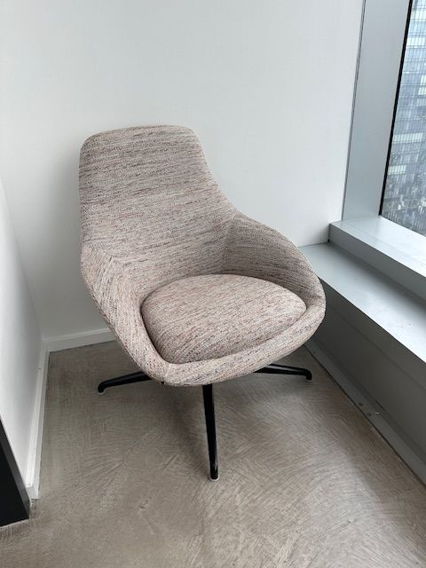 R6497 - Naughtone Always Lounge Chair