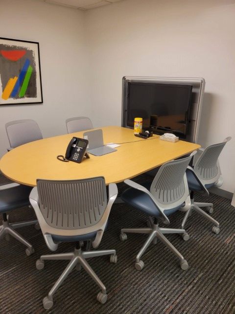 T12221 - Steelcase Media:scape Meeting table and Monitor
