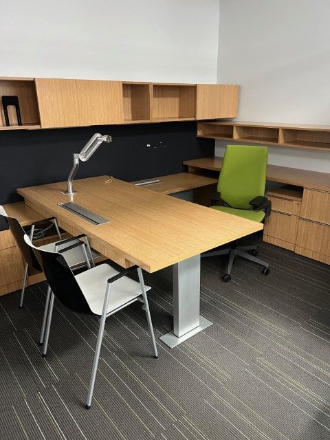 D12228 - Steelcase Desk Set