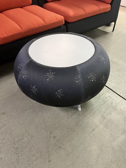 R6387 - Allermuir Pebble Table