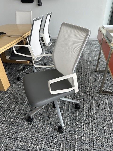 C61884 - Keilhaur Conference Chairs