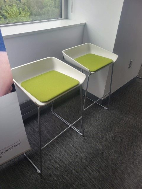 CD6162 - Steelcase Scoop Stools