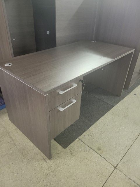 D12199 - Gateway Used Single Pedestal Desk