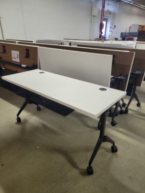 TT12033 - Hon Training Tables