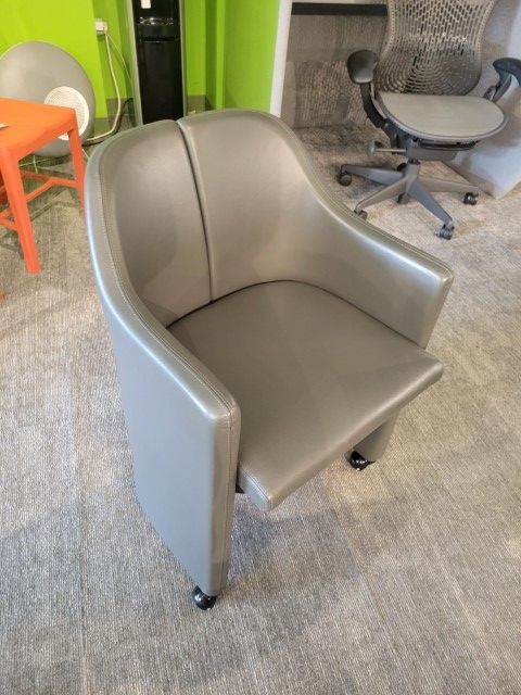 R6357 - Mobile Leather Chairs