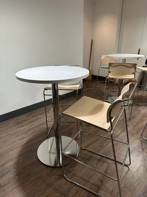 T12272 - 30" Round Cafe Tables