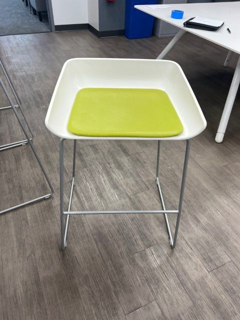 CD6167 - Steelcase Scoop Stools