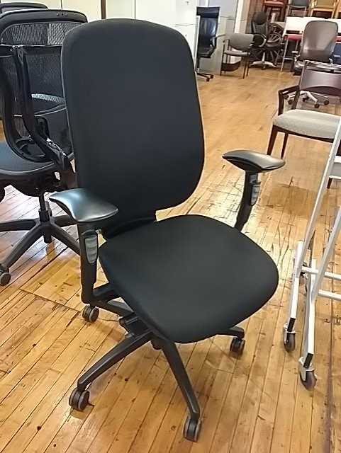 Mesh-Back Adjustable Office Chair – Teknion Store US