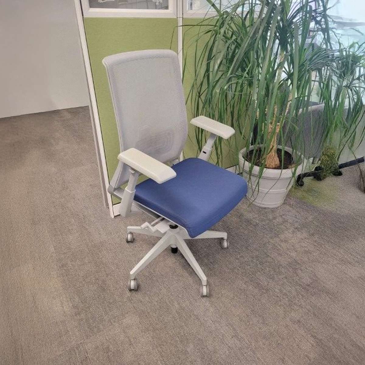 C61798 - Haworth Very Chair
