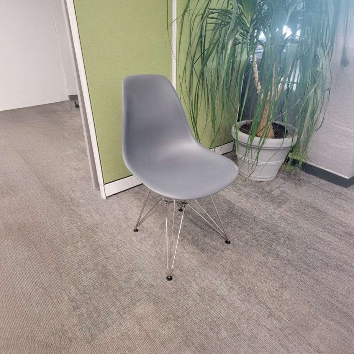 C61799 - Herman Miller Eames Side Chairs