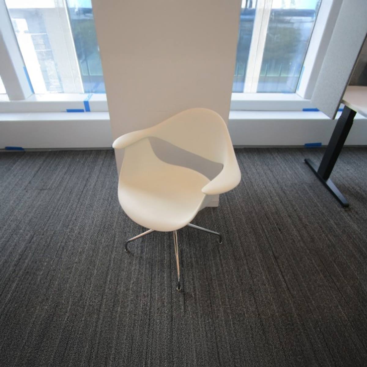 C61875 - Herman Miller Swag Leg Armchair