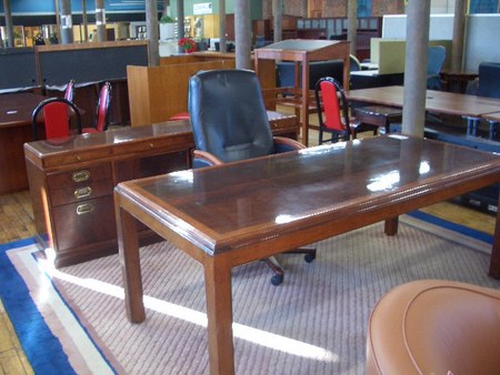 Traditional Table Desk