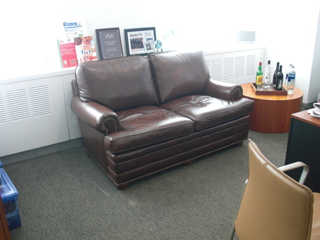 R2957 - Leather Loveseat