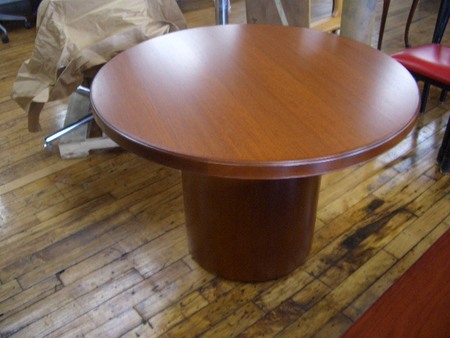 Knoll Round Tables
