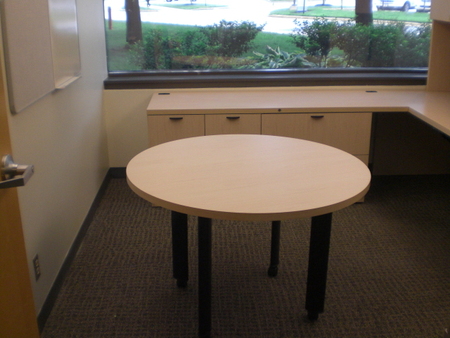 T3047 - Steelcase Round Table