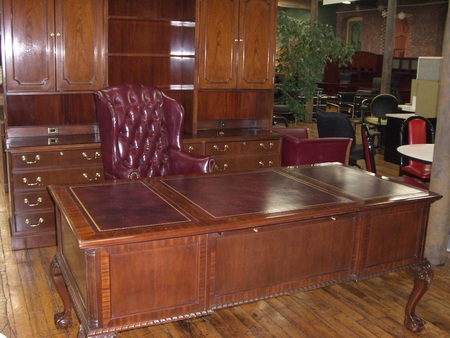 D1323 - Traditional Councill Desk Set