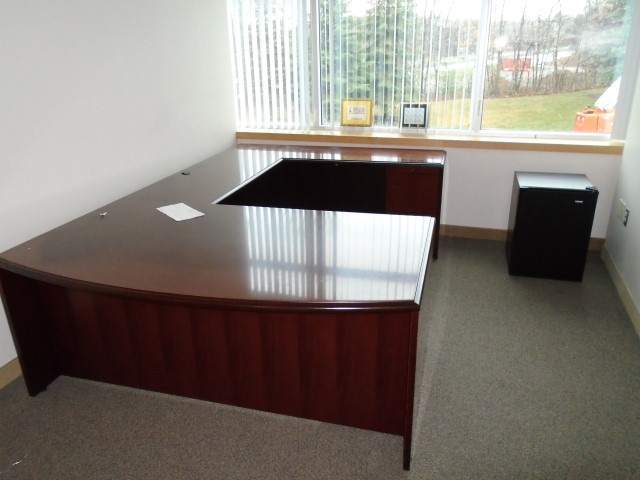 D12042C - Mahogany U-Shape Desk Set