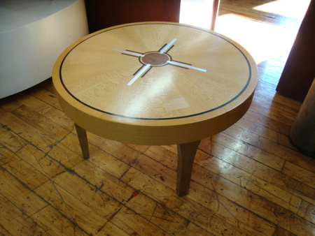 30" round meeting table