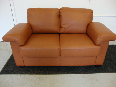 R3205 - Dallek Leather Loveseat