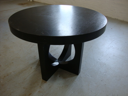 Round Meeting Table