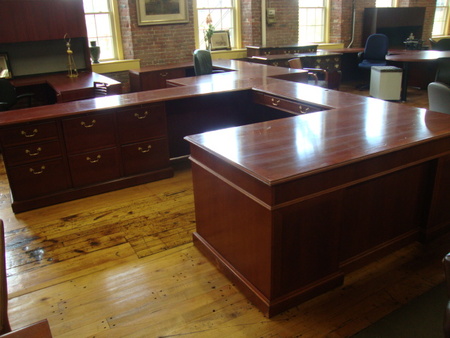 D3077 - Bernhardt Office Desk