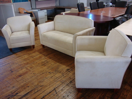 R3247 - Bernhardt Love Seat and Matching Clubs