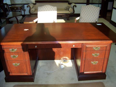 Double pedestal traditional desk