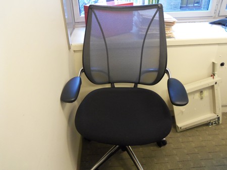 C3406 - Humanscale Liberty Desk Chairs
