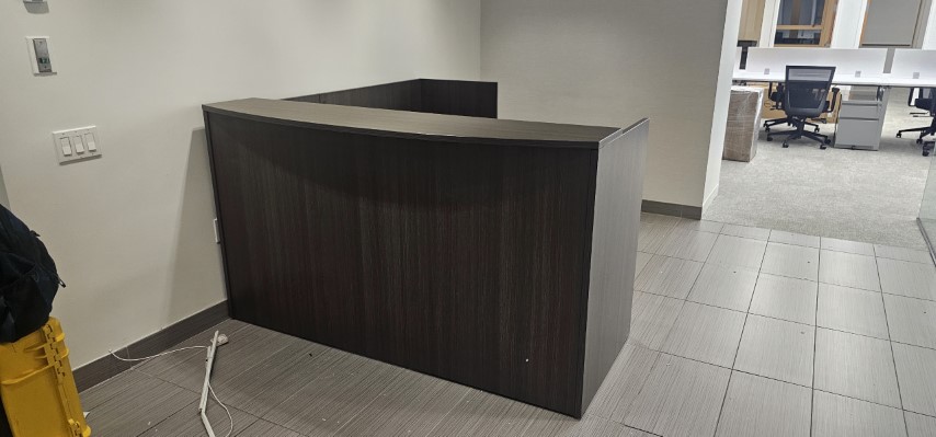 5CDLDS7236GY - Skyline - 36x72 Reception Deluxe Desk