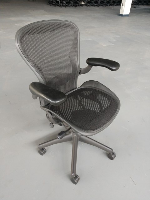 C61435 - Herman Miller Size C chairs