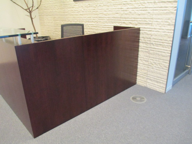 R6013 - Mahogany Reception Desk