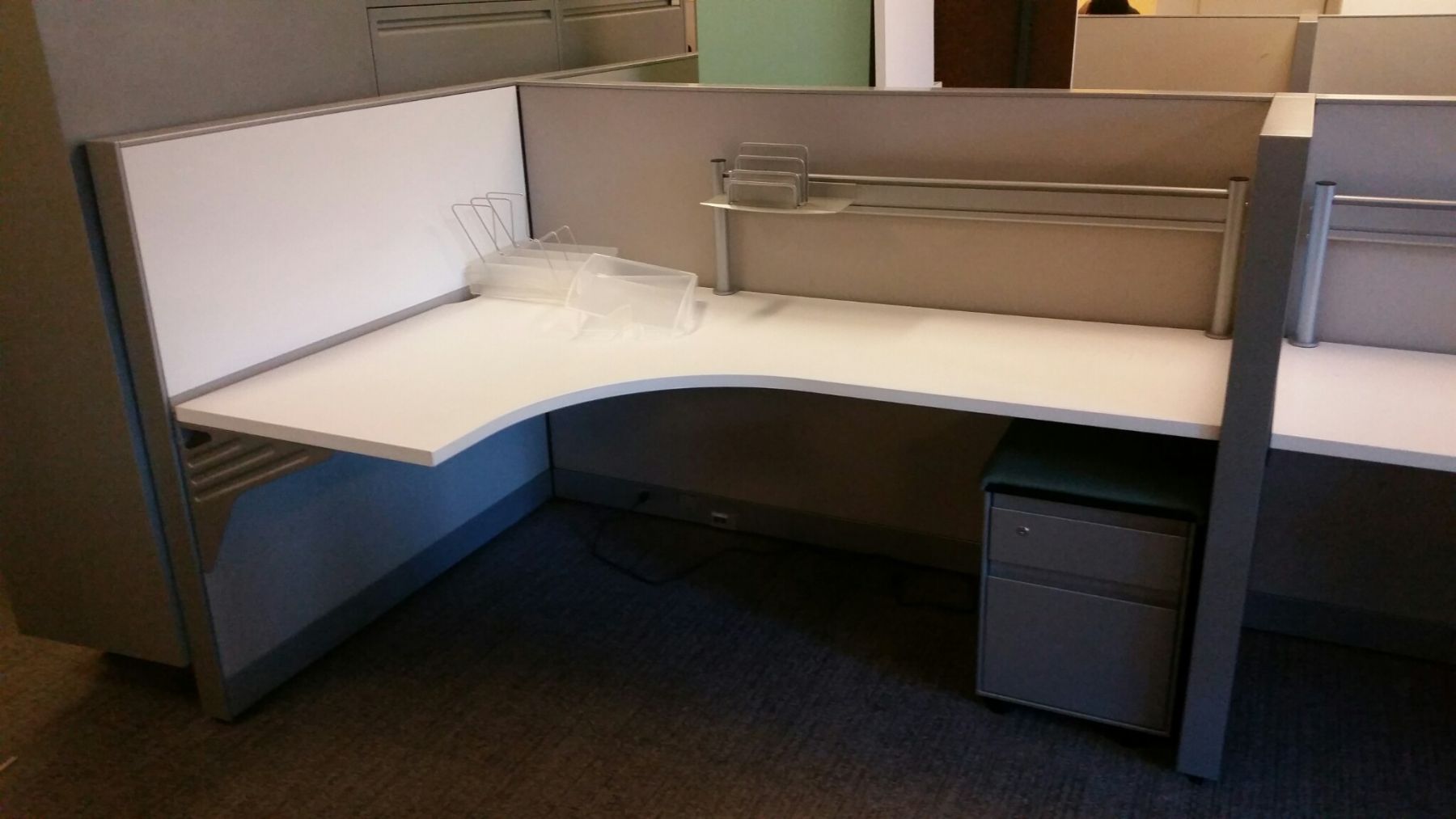 W6053 - Steelcase Answer Workstations