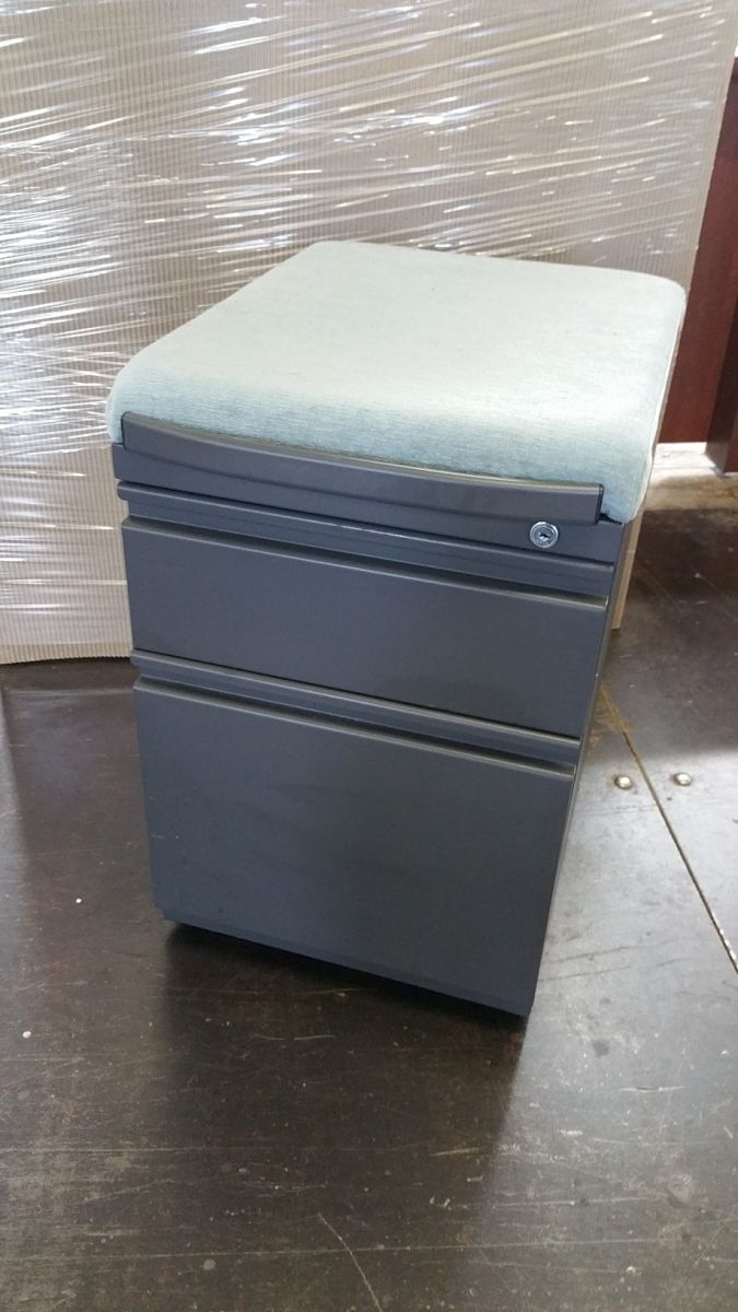 F6065C - Mobile Pedestals