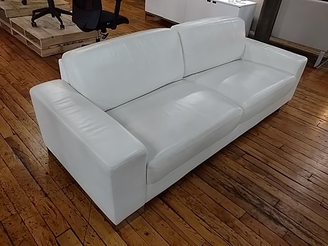 R6127C - White Leather Loveseat