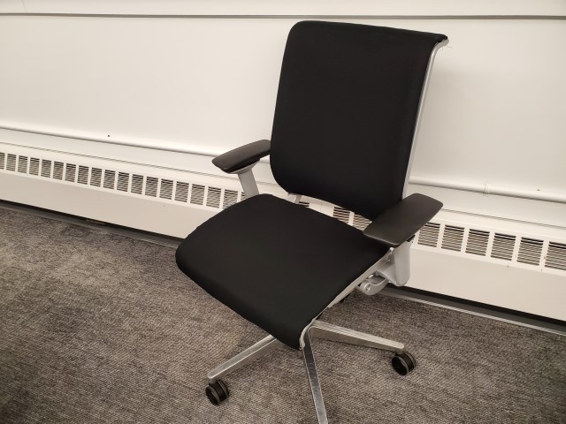 C61497 - Steelcase Think Chairs