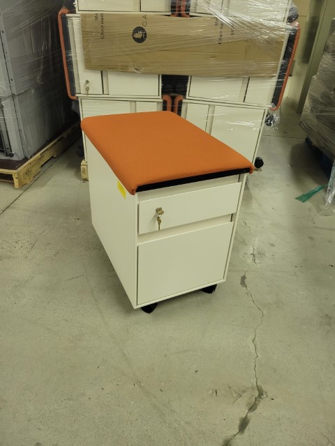 F6260 - Steelcase Mobile Pedestals