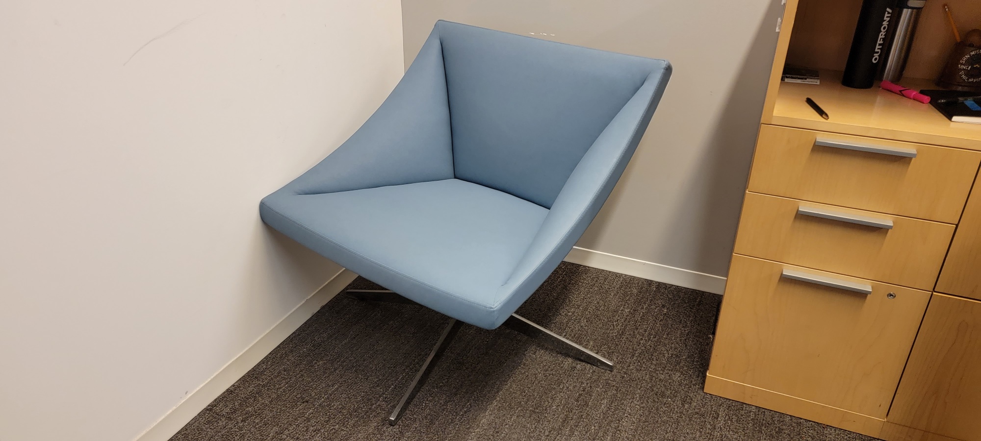 R6313 - Davis Leather Lounge Seating